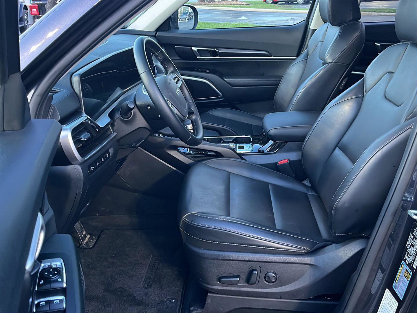 Used 2025 Kia Telluride S FWD image 10