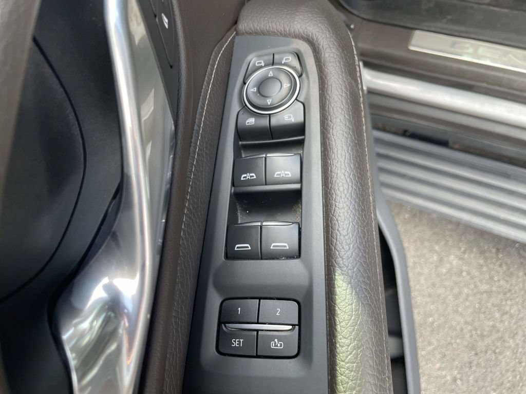 Used 2021 GMC Yukon Denali w/ Denali Premium Package AWD/4WD image 16