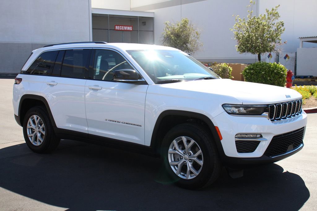 Used 2023 Jeep Grand Cherokee Limited AWD/4WD image 11