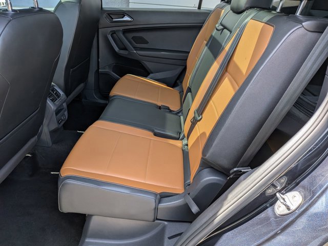 Used 2018 Volkswagen Tiguan SEL w/ R-Line Package image 31