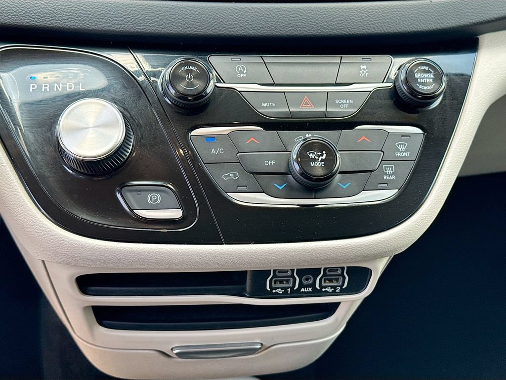 Used 2023 Chrysler Voyager LX FWD image 17