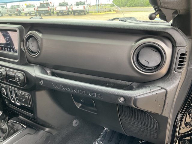 Used 2021 Jeep Wrangler Sport AWD/4WD image 16