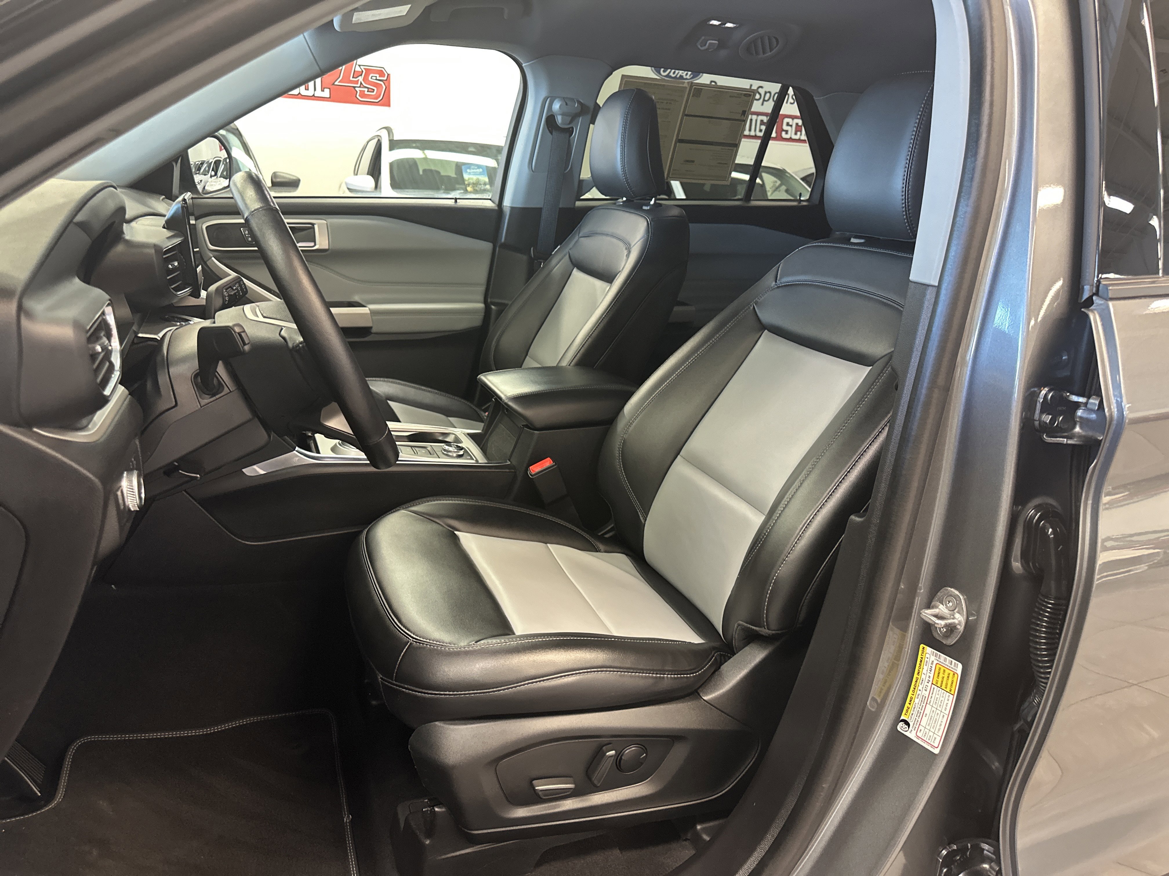 Certified 2022 Ford Explorer XLT w/ Equipment Group 202A image 13