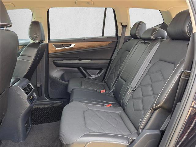 Used 2024 Volkswagen Atlas SE w/ Black Wheel Package FWD image 17