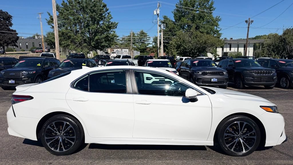 Used 2019 Toyota Camry SE w/ Carpet Mat Package FWD image 9
