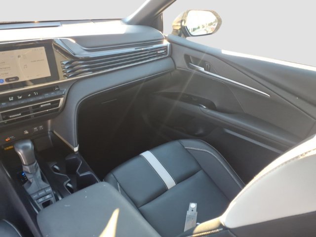 Used 2025 Toyota Camry SE FWD image 13