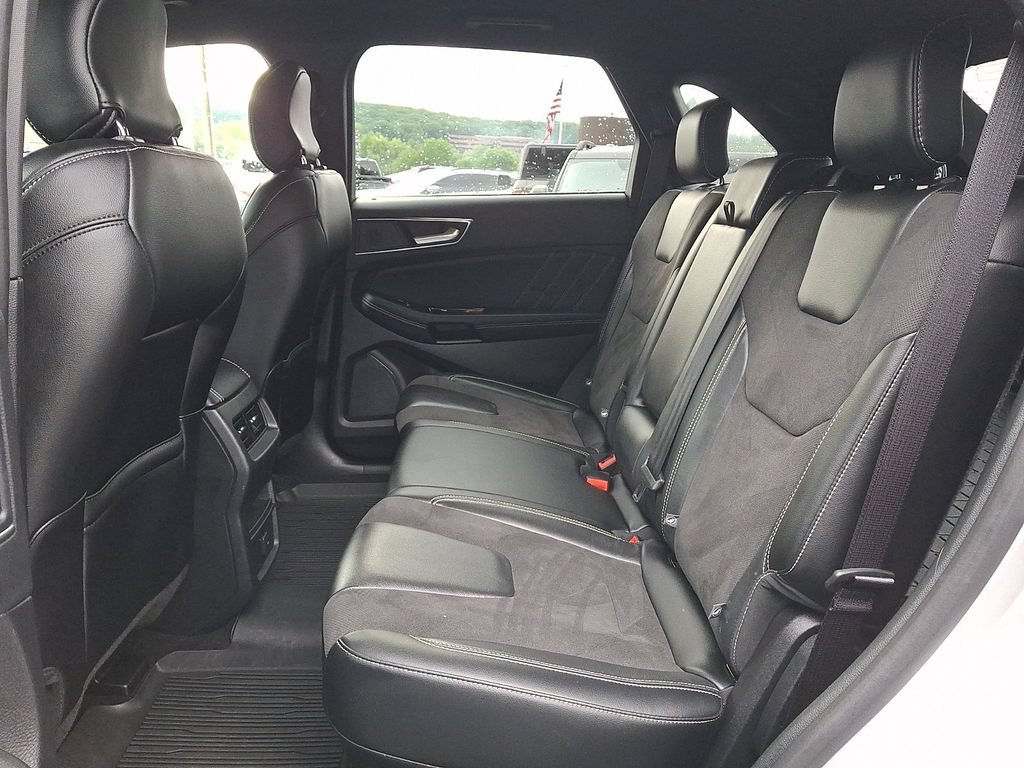 Certified 2019 Ford Edge ST w/ Cold Weather Package AWD/4WD image 10