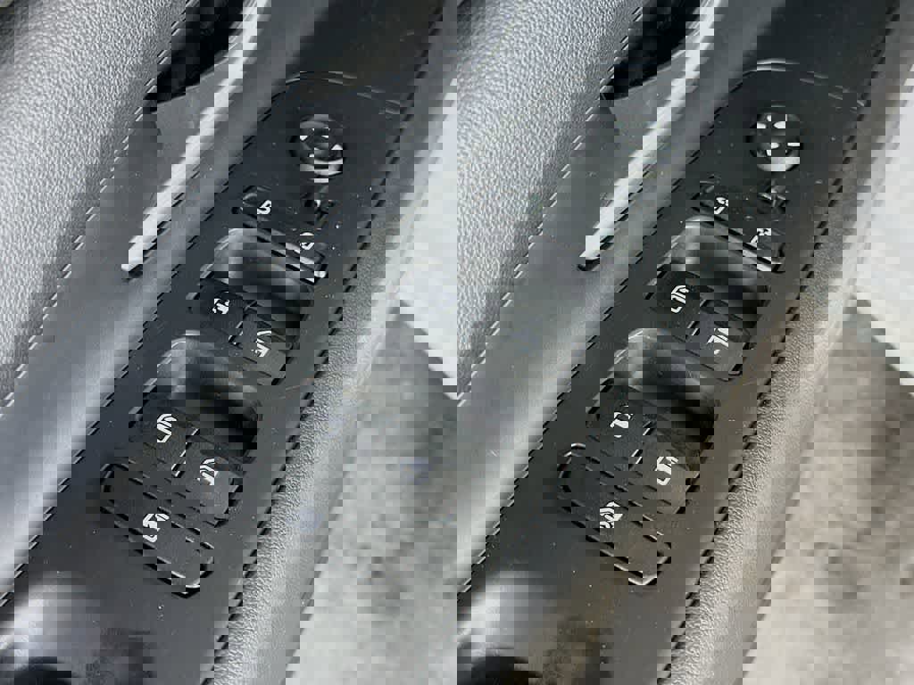 Used 2023 Hyundai Elantra SEL w/ Convenience Package image 27