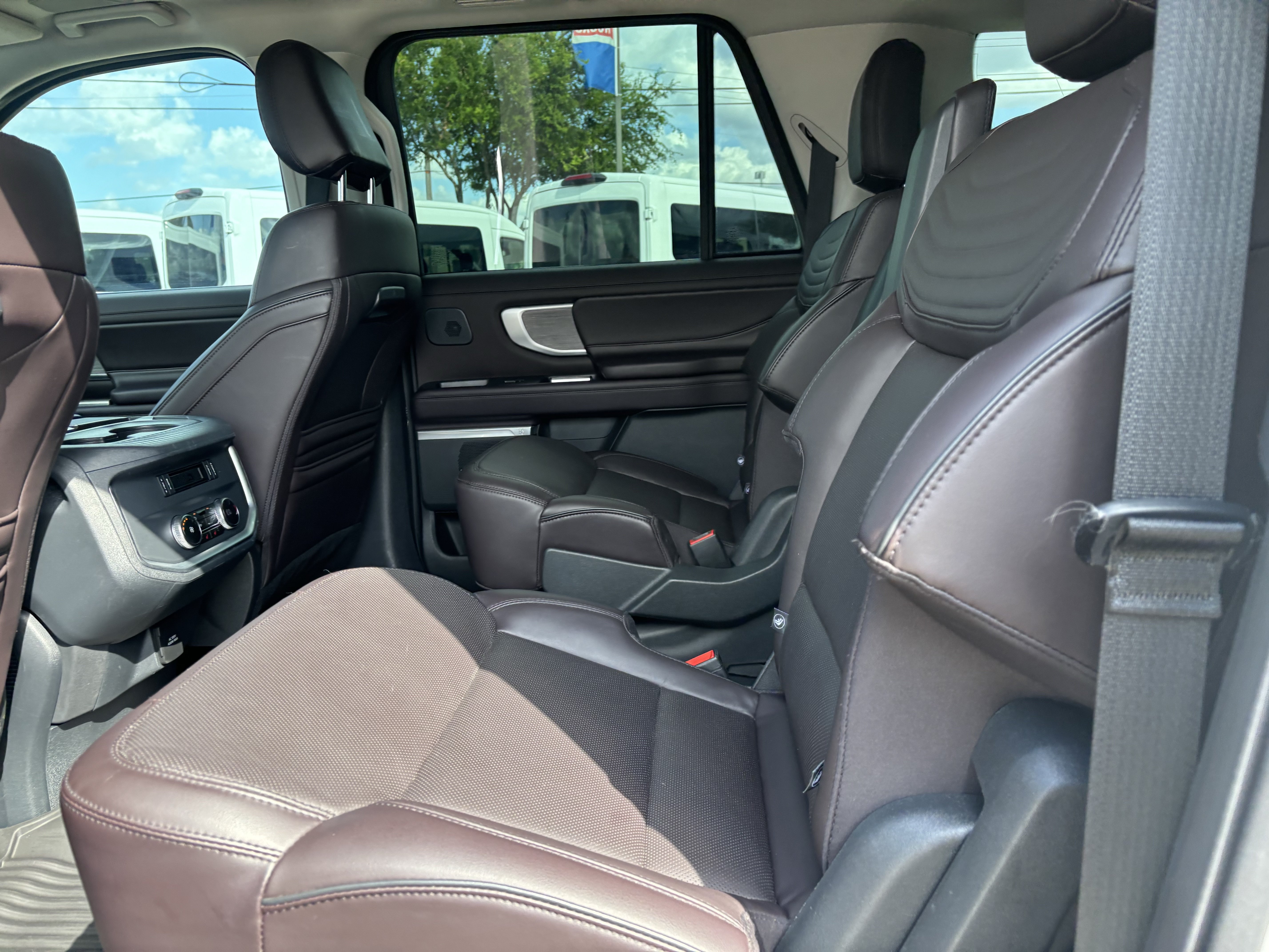 Certified 2025 Ford Expedition Max Platinum w/ Platinum Ultimate Package AWD/4WD image 15