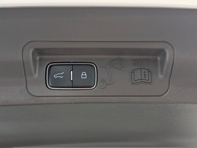 Certified 2022 Ford Explorer Platinum w/ Equipment Group 601A AWD/4WD image 23
