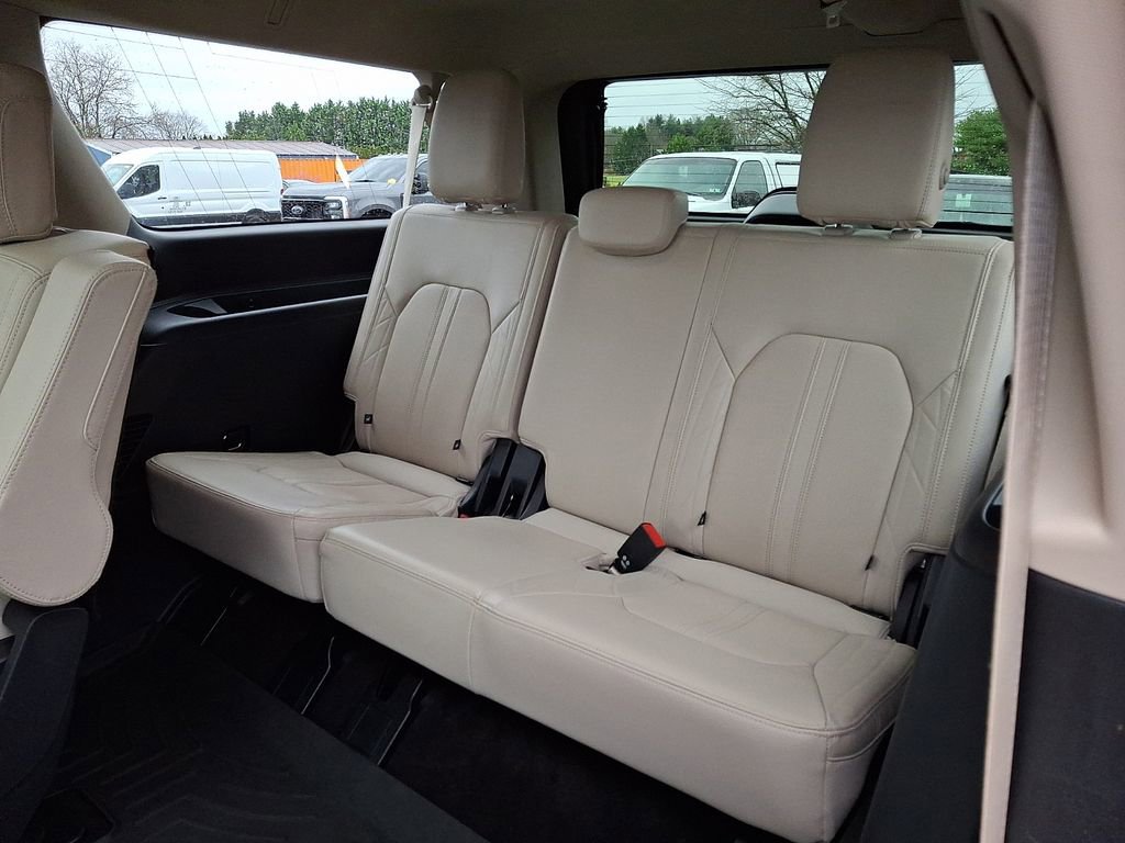 Certified 2023 Ford Expedition Max Platinum image 11