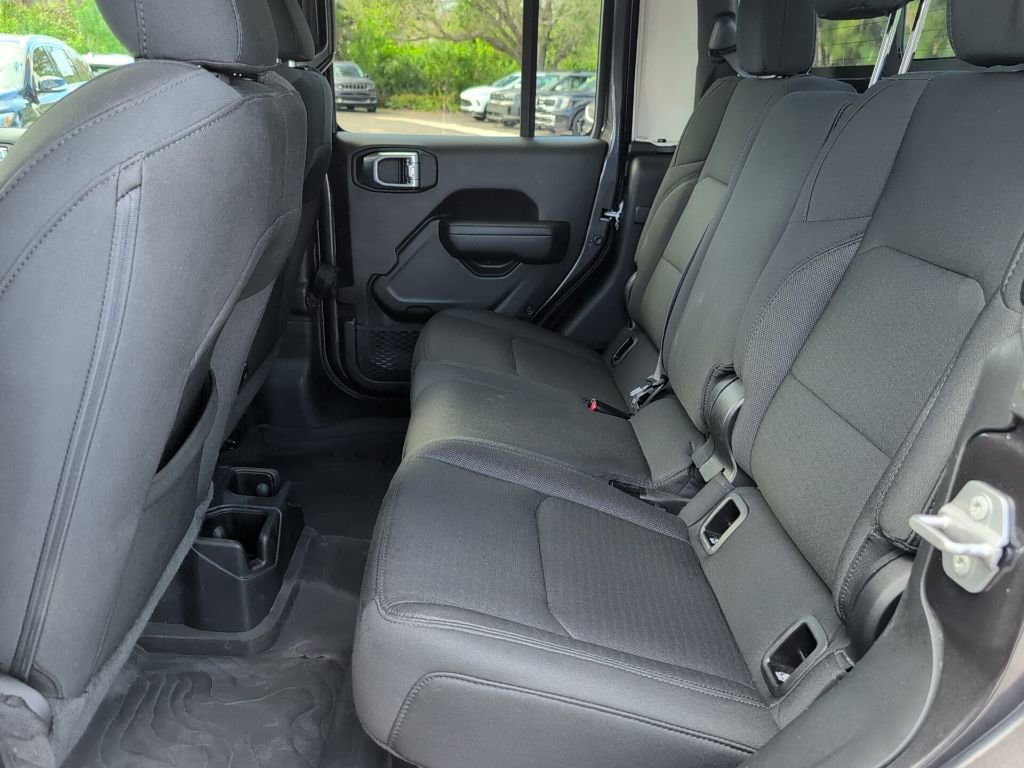 Used 2022 Jeep Gladiator Sport image 11