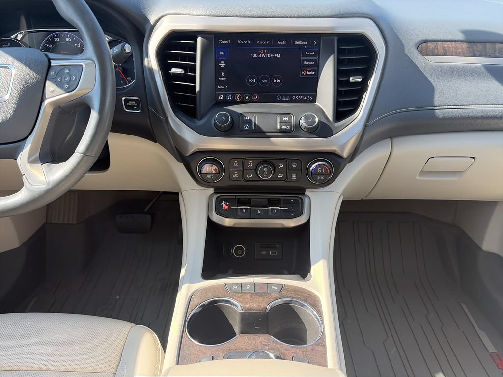 Used 2020 GMC Acadia Denali w/ Technology Package FWD image 16