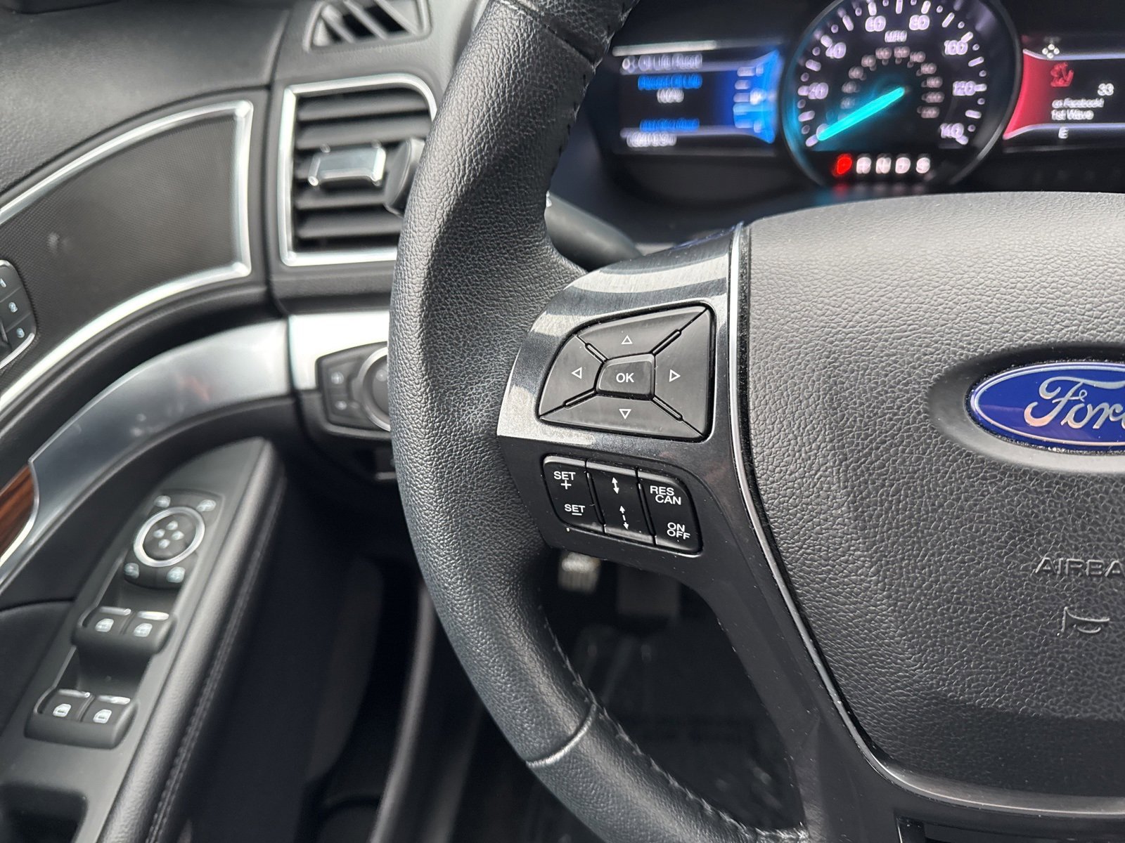 Certified 2019 Ford Explorer Limited w/ Ford Safe & Smart Package image 29