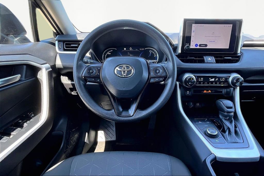 Used 2025 Toyota RAV4 XLE AWD/4WD image 7