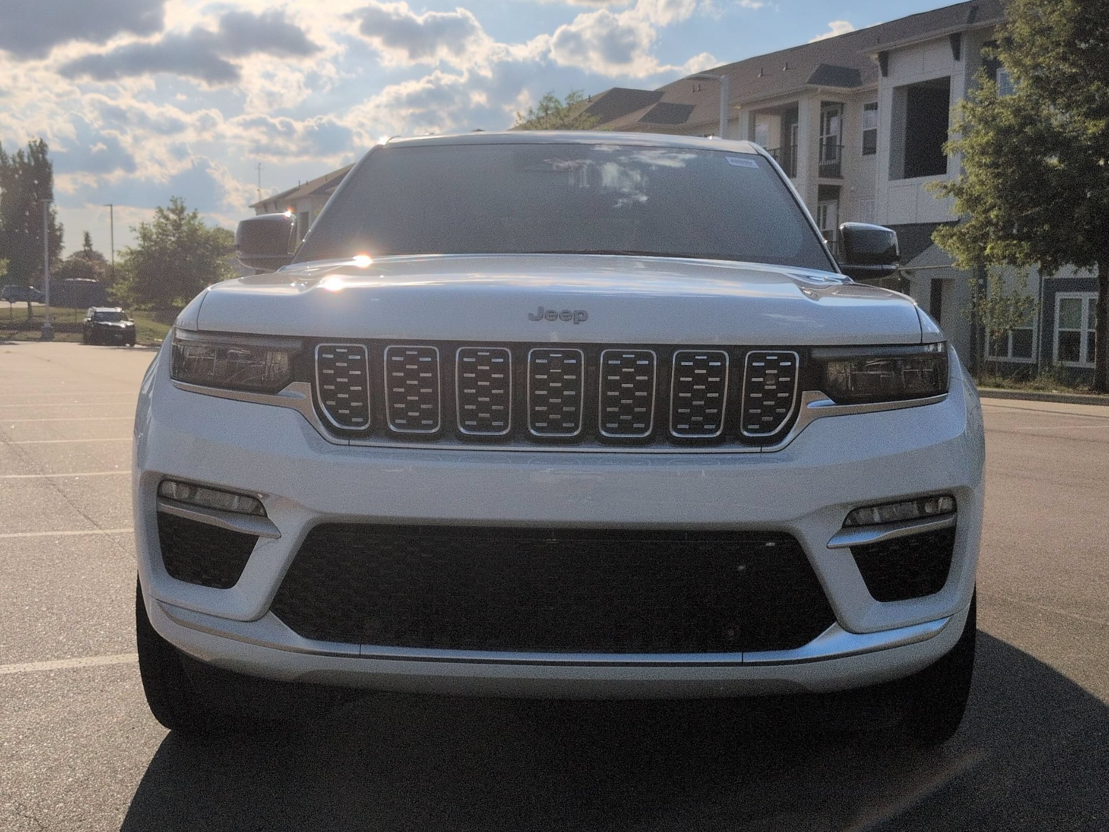 Used 2024 Jeep Grand Cherokee Summit AWD/4WD image 9