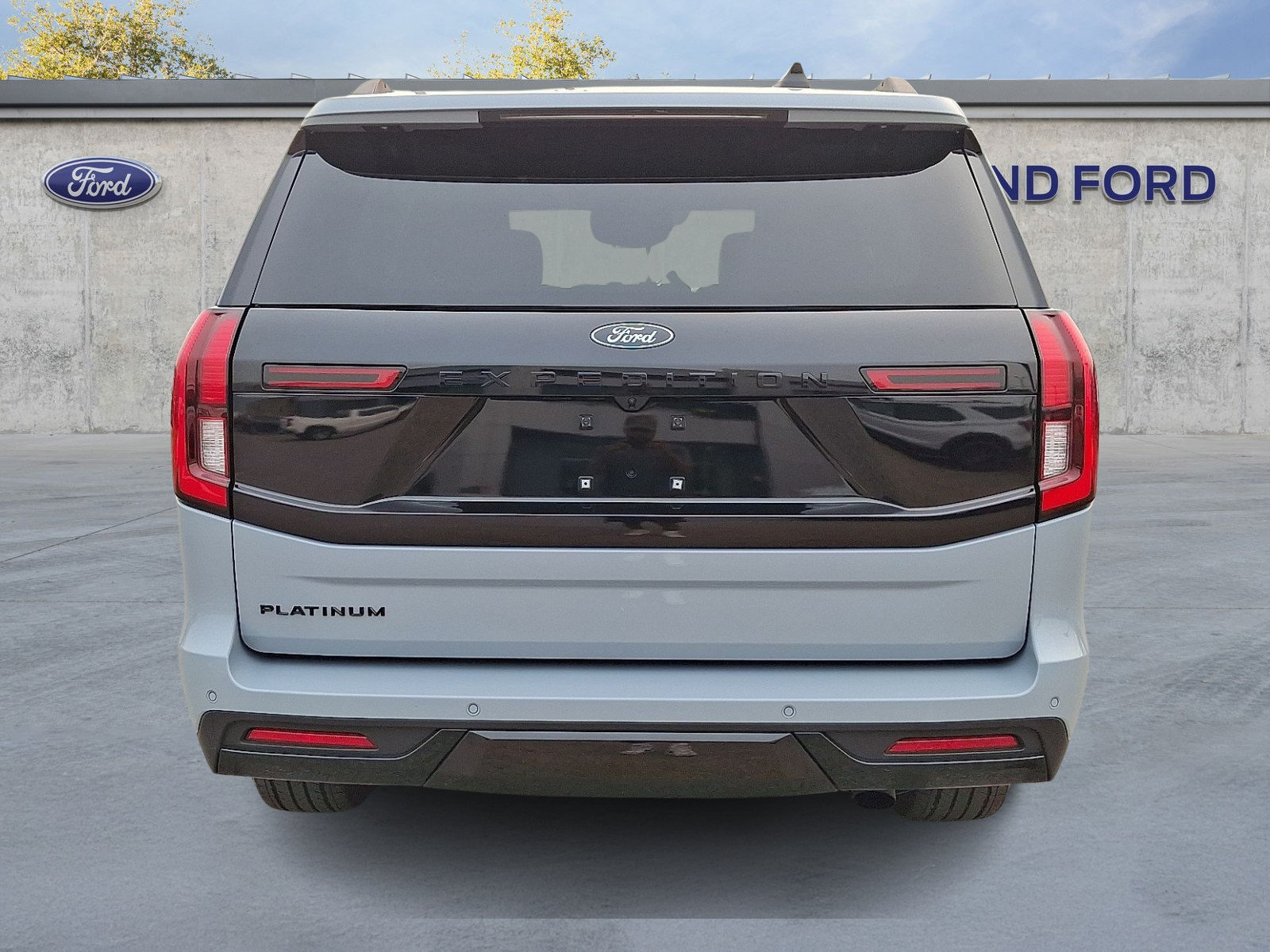 Certified 2025 Ford Expedition Platinum w/ Stealth Appearance Package AWD/4WD image 5
