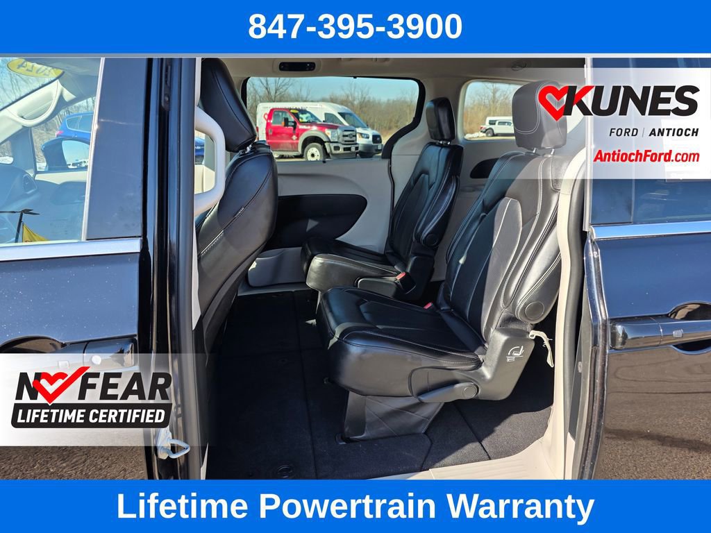 Used 2024 Chrysler Pacifica Touring-L image 21