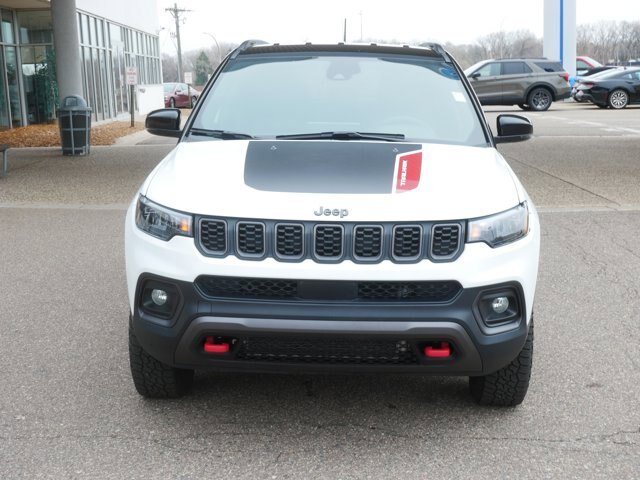 Used 2025 Jeep Compass Trailhawk AWD/4WD image 2