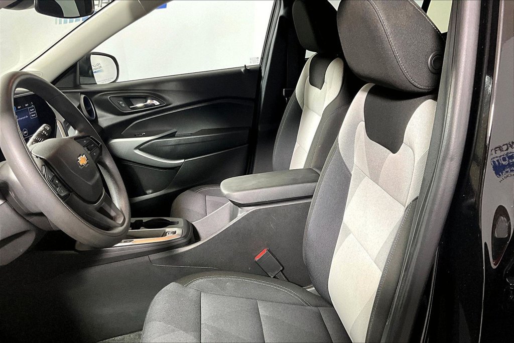 Used 2025 Chevrolet Trax LS FWD image 20