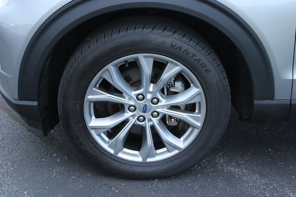 Certified 2024 Ford Explorer XLT w/ Equipment Group 202A AWD/4WD image 6