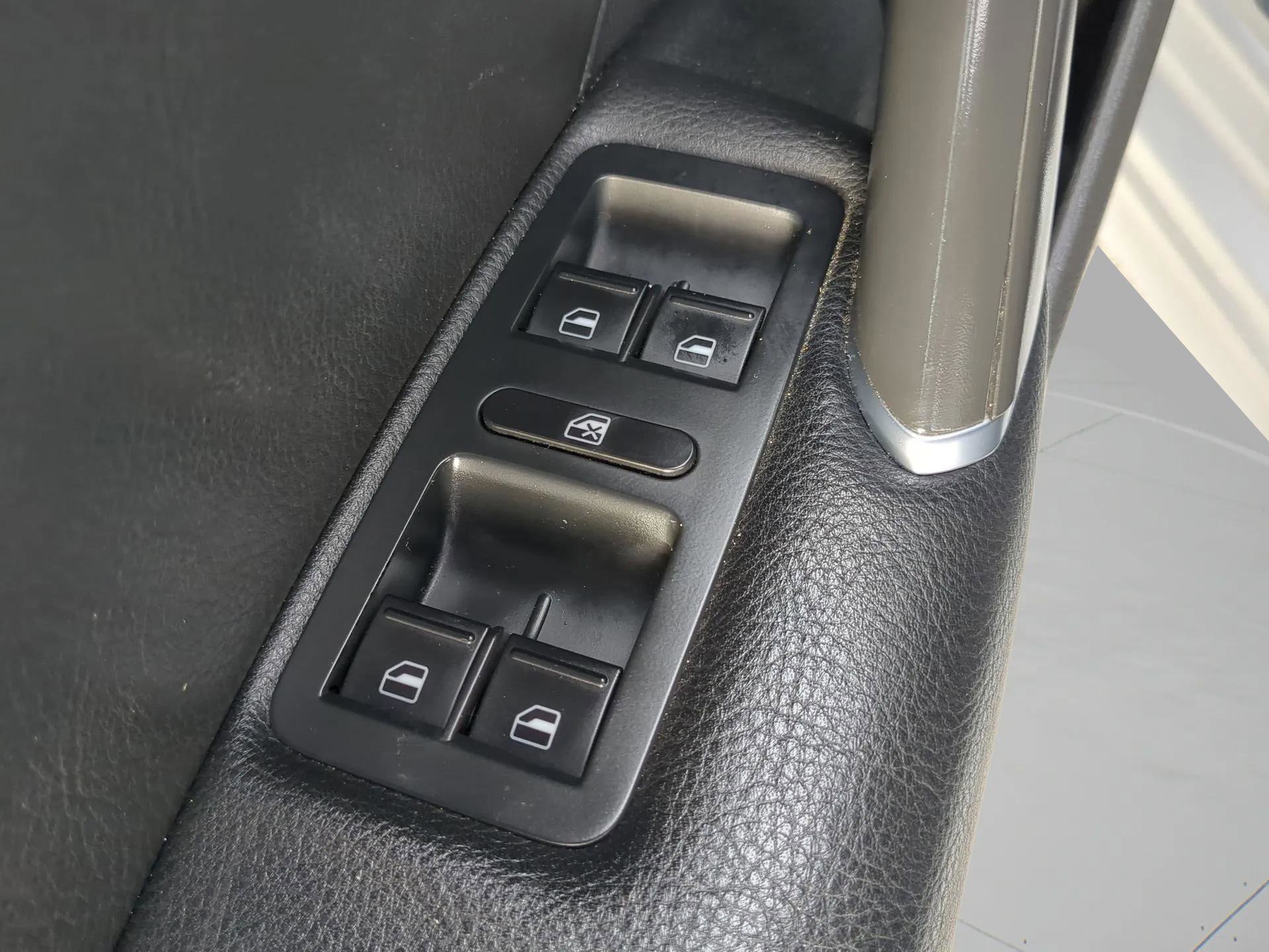 Used 2018 Volkswagen Passat GT image 46