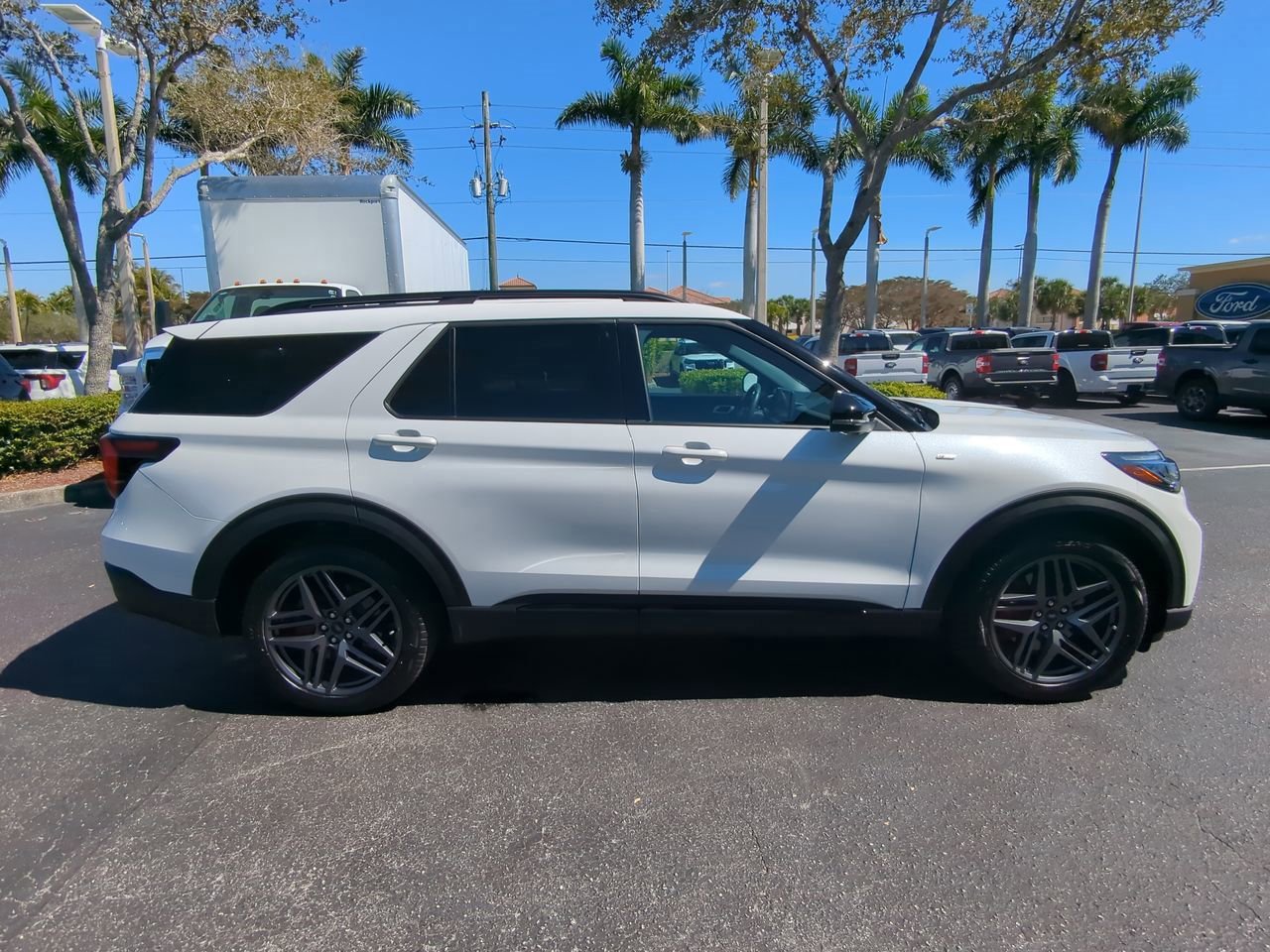 Certified 2025 Ford Explorer ST-Line w/ Premium Package image 6