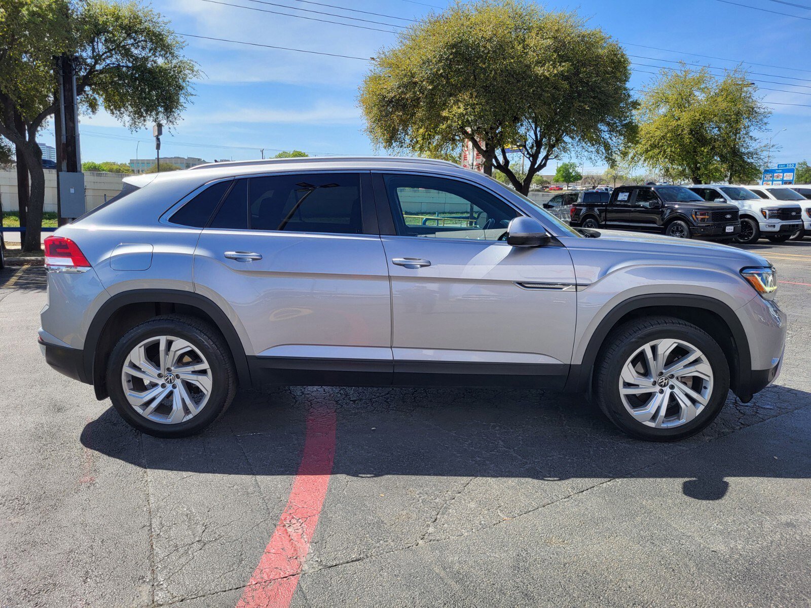 Used 2020 Volkswagen Atlas Cross Sport SEL image 2