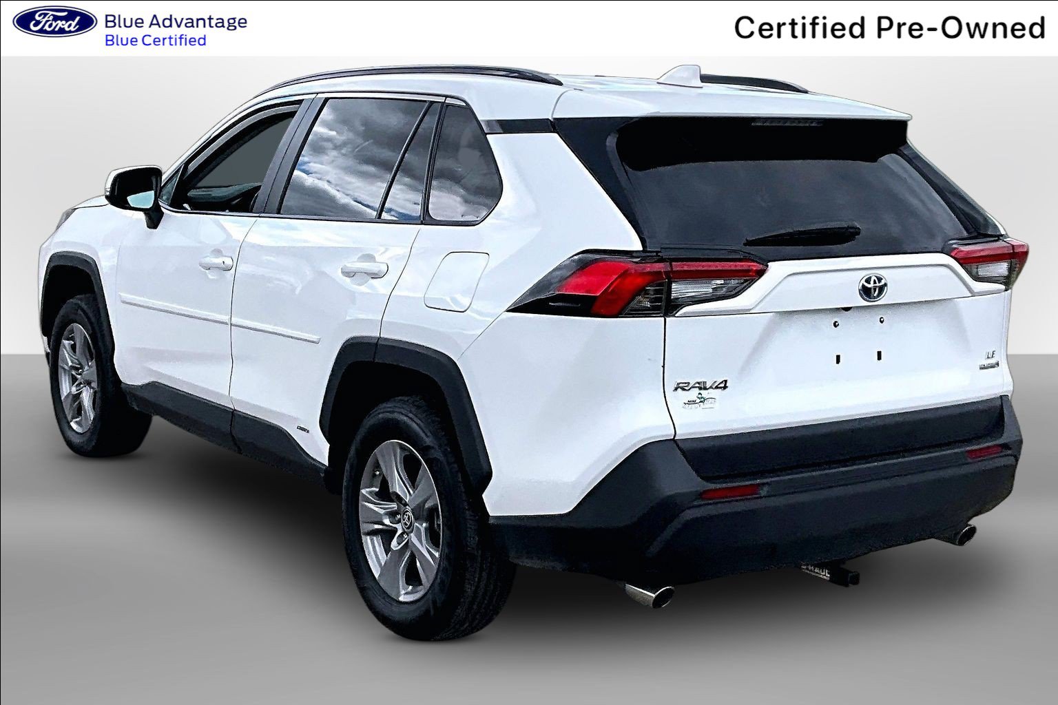 Used 2024 Toyota RAV4 LE AWD/4WD image 10