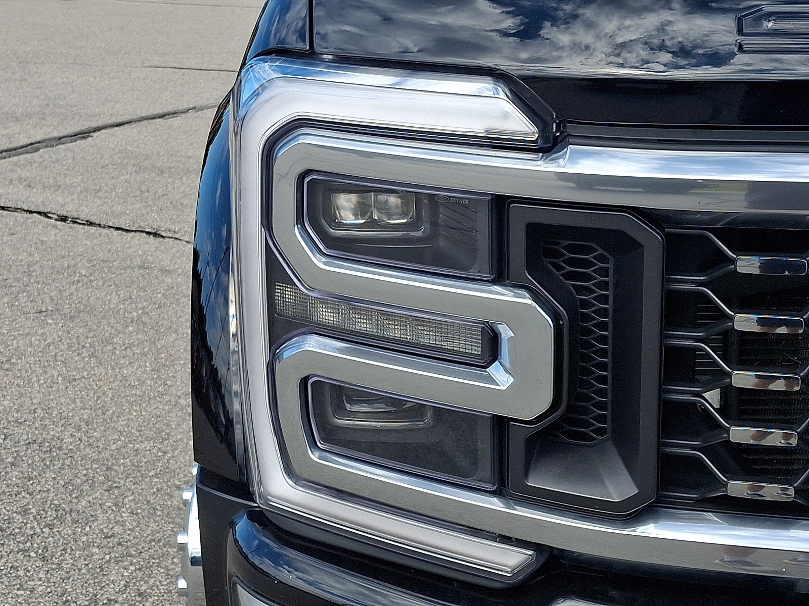 Certified 2025 Ford F450 Platinum w/ Platinum Plus Package AWD/4WD image 8