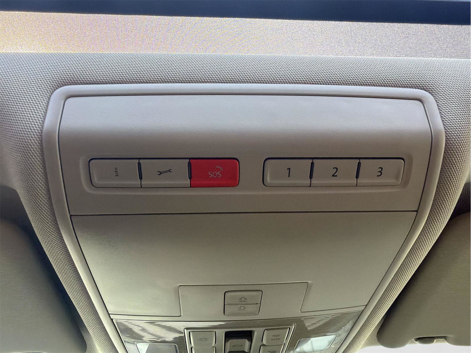 Used 2019 Volkswagen Atlas SEL R-Line FWD image 31