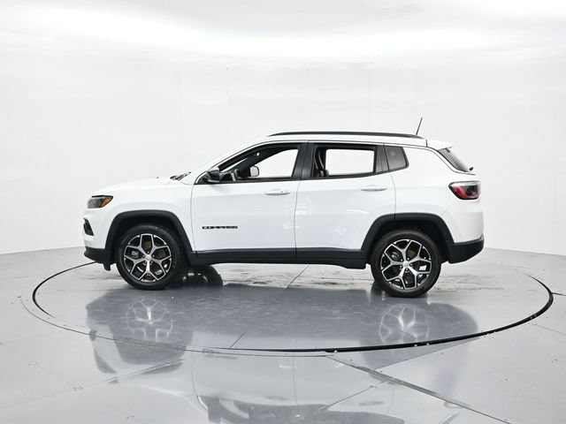 Used 2024 Jeep Compass Latitude AWD/4WD image 7