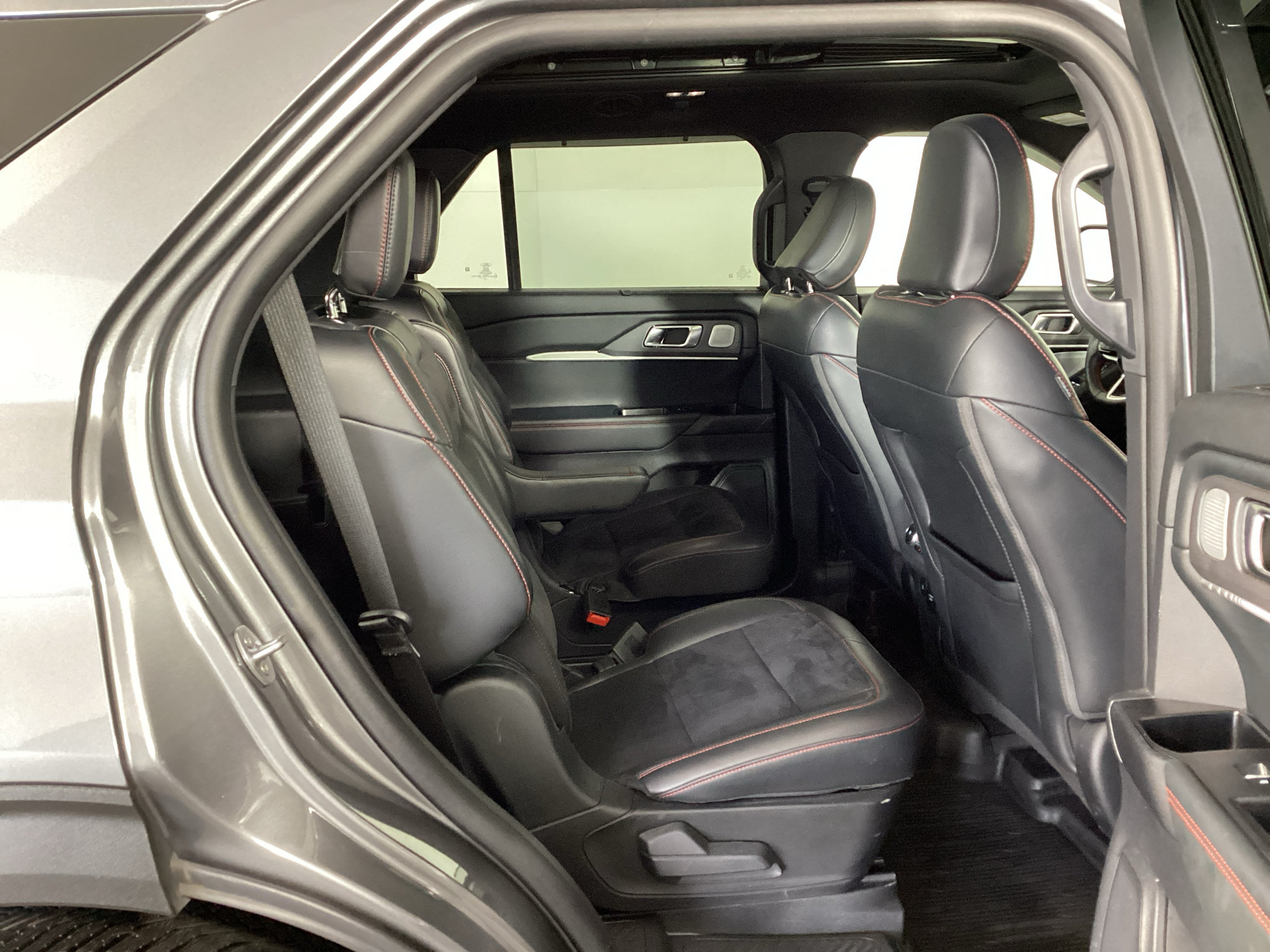 Certified 2025 Ford Explorer ST AWD/4WD image 12