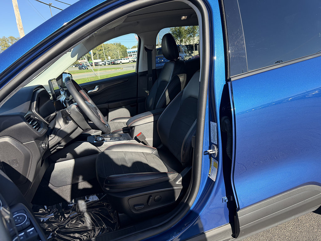 Certified 2022 Ford Escape SEL w/ SEL Stealth AWD Package image 12