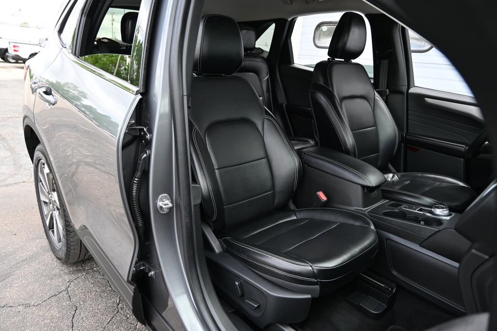 Certified 2024 Ford Escape Platinum AWD/4WD image 23