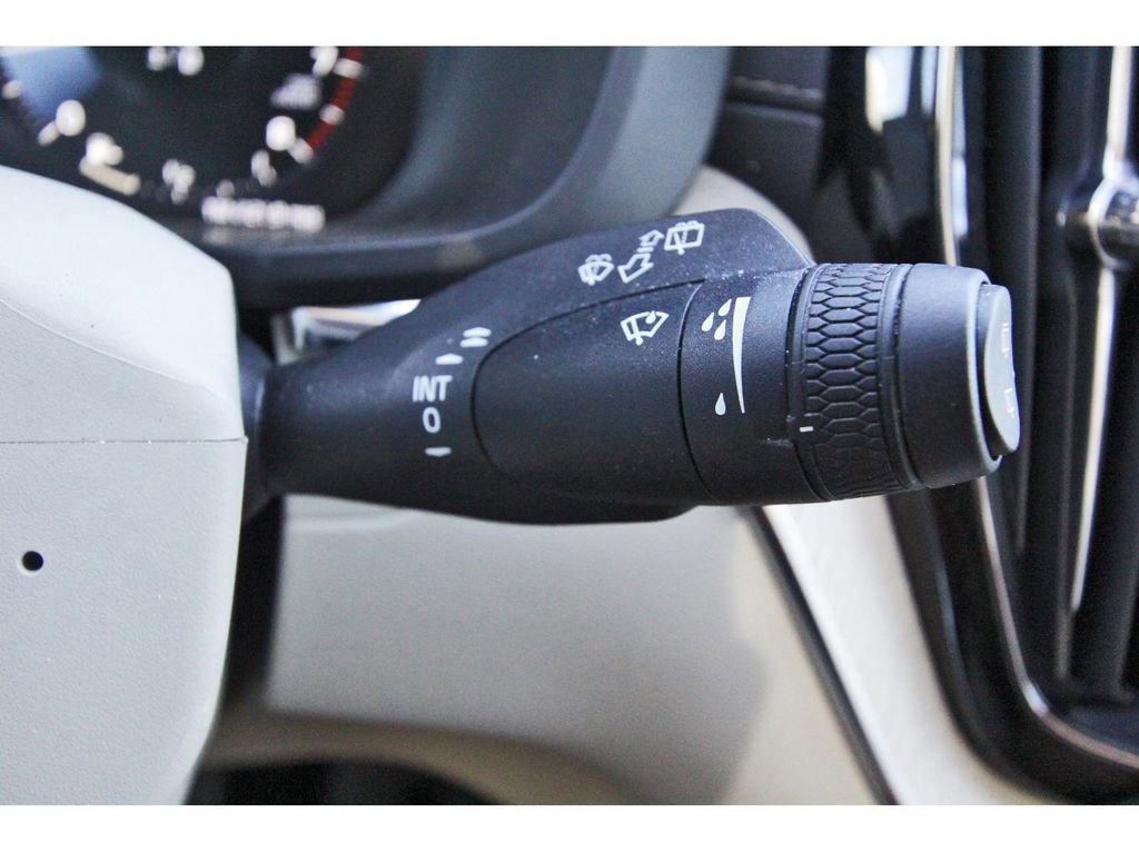 Used 2020 Volvo XC60 T6 Inscription w/ Protection Package Premier image 18