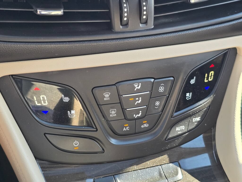 Used 2020 Buick Envision Premium w/ Driver Confidence Package AWD/4WD image 26