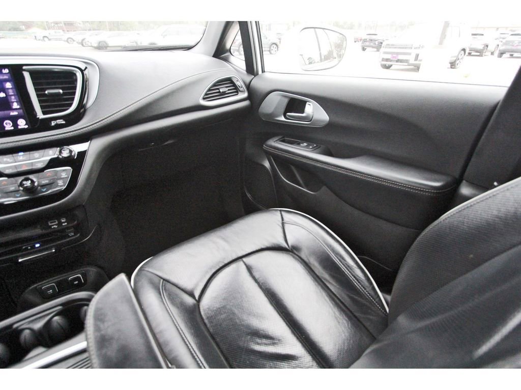 Used 2018 Chrysler Pacifica Limited w/ Advanced Safetytec Group image 14