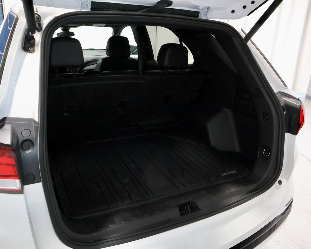 Used 2024 Chevrolet Equinox RS w/ RS Leather Package FWD image 12