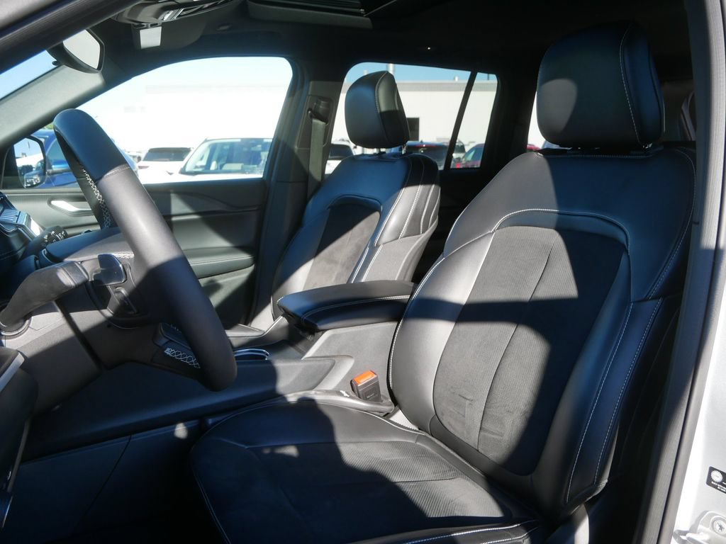 Used 2024 Jeep Grand Cherokee Altitude AWD/4WD image 8