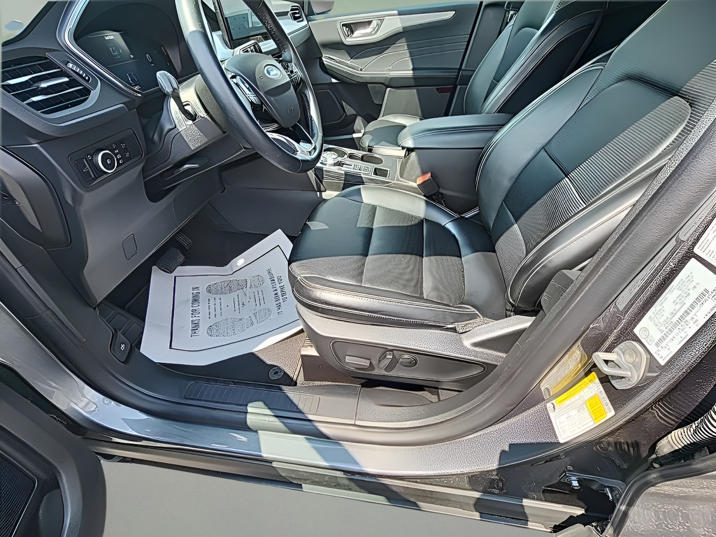 Certified 2025 Ford Escape Platinum AWD/4WD image 23