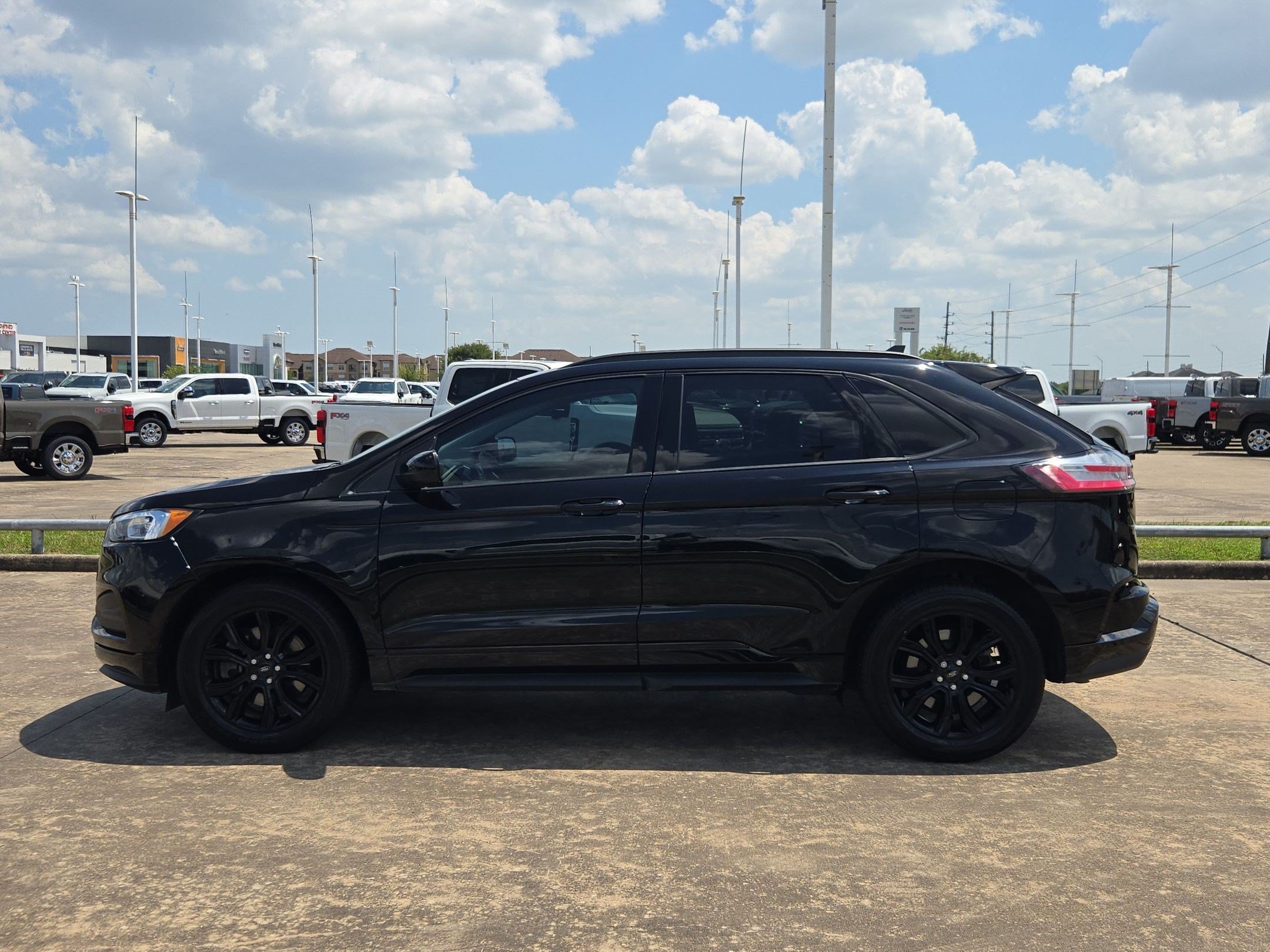 Certified 2024 Ford Edge SE w/ Black Appearance Package AWD/4WD image 9