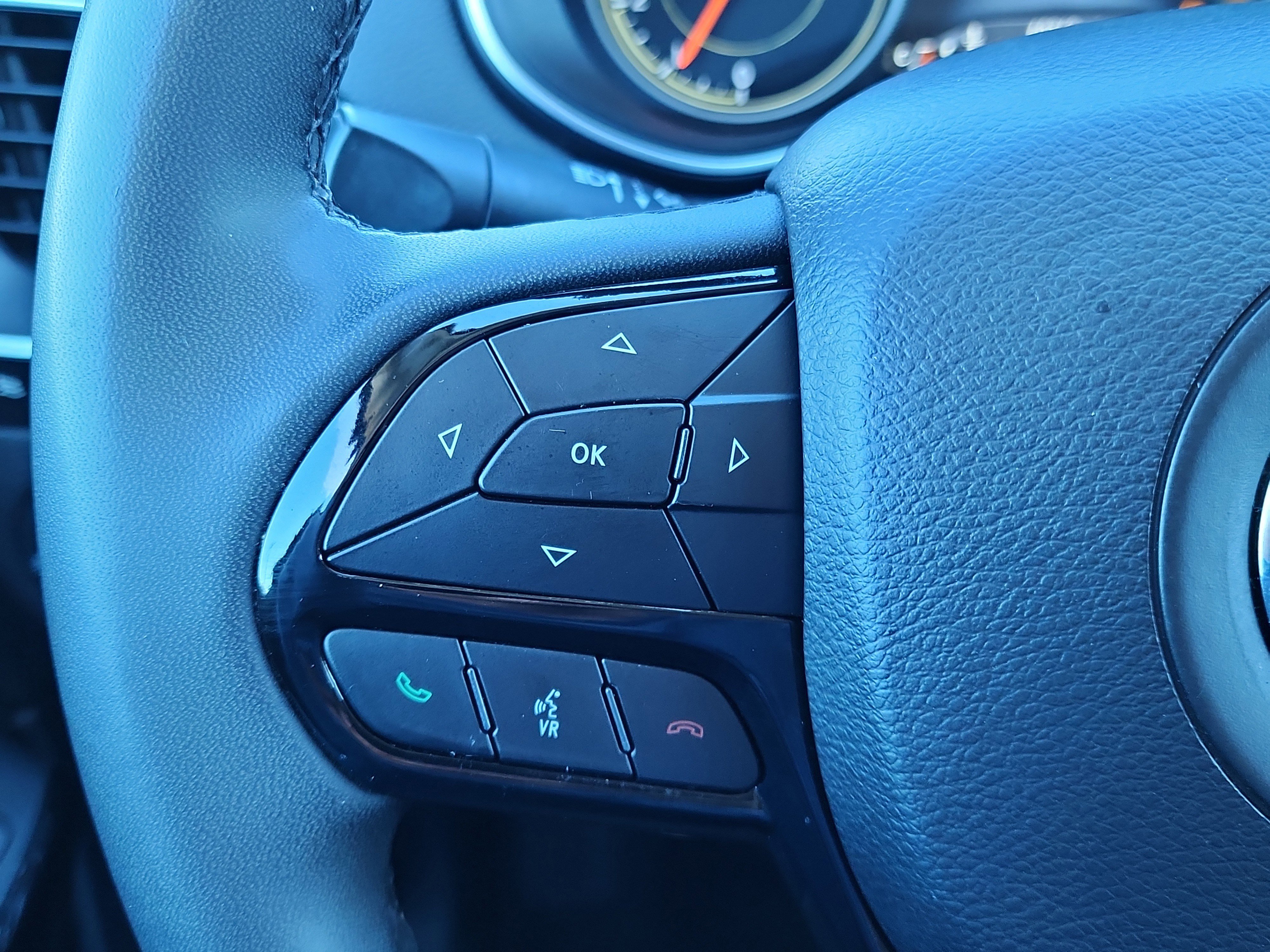 Used 2023 Jeep Cherokee Altitude Lux image 16