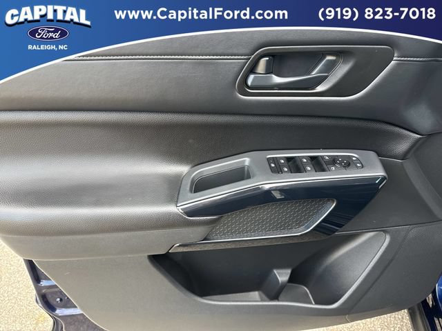 Used 2025 Nissan Pathfinder SV w/ SV Premium Package AWD/4WD image 20