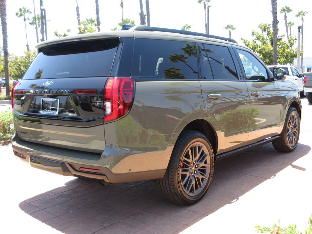 Certified 2025 Ford Expedition Platinum w/ Stealth Performance Package AWD/4WD image 4