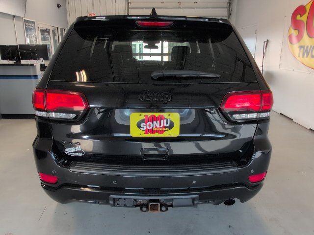 Used 2021 Jeep Grand Cherokee Laredo X AWD/4WD image 4