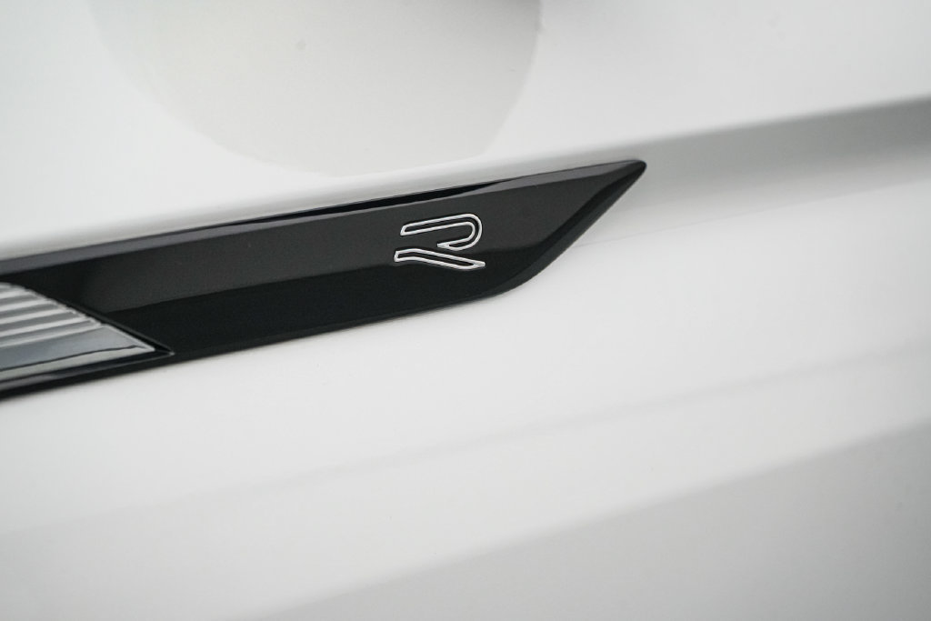 Used 2023 Volkswagen Tiguan SE R-Line AWD/4WD image 11