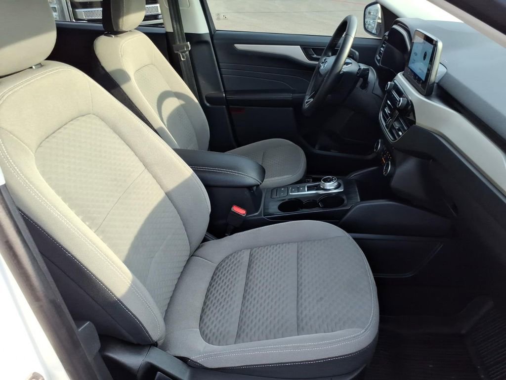 Certified 2022 Ford Escape SE w/ SE Sport Appearance Package FWD image 3