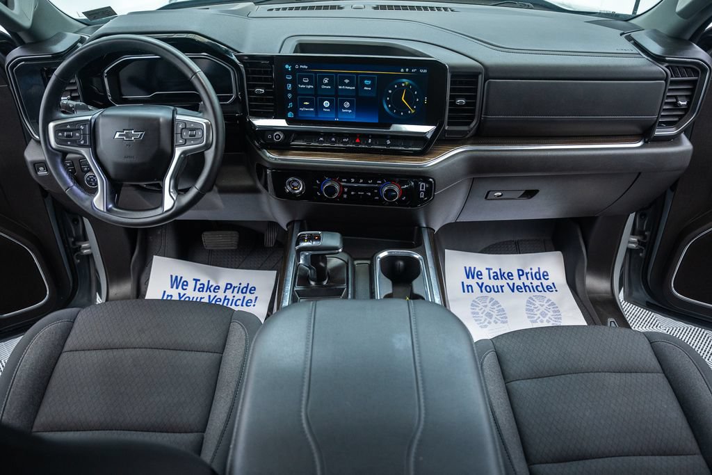Used 2024 Chevrolet Silverado 1500 RST w/ Z71 Off-Road Package AWD/4WD image 23