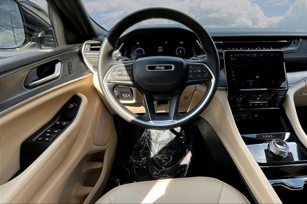 Used 2023 Jeep Grand Cherokee Limited RWD image 10